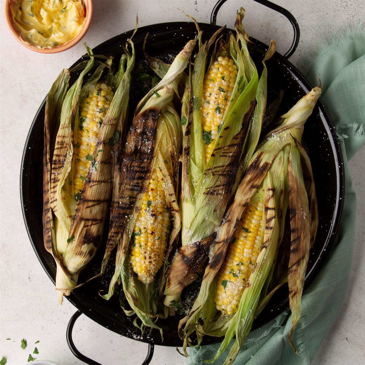 how long to cook corn in husk in microwave