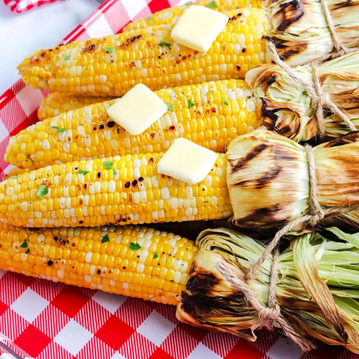 how long to cook corn in husk in microwave